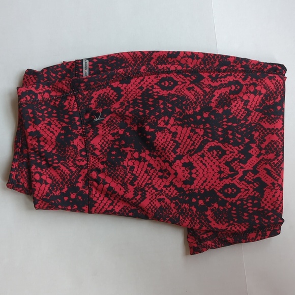 Danskin Now Fitted Snakeprint Dri-More Athletic Yoga Capri Pants M Red Black - Picture 11 of 16